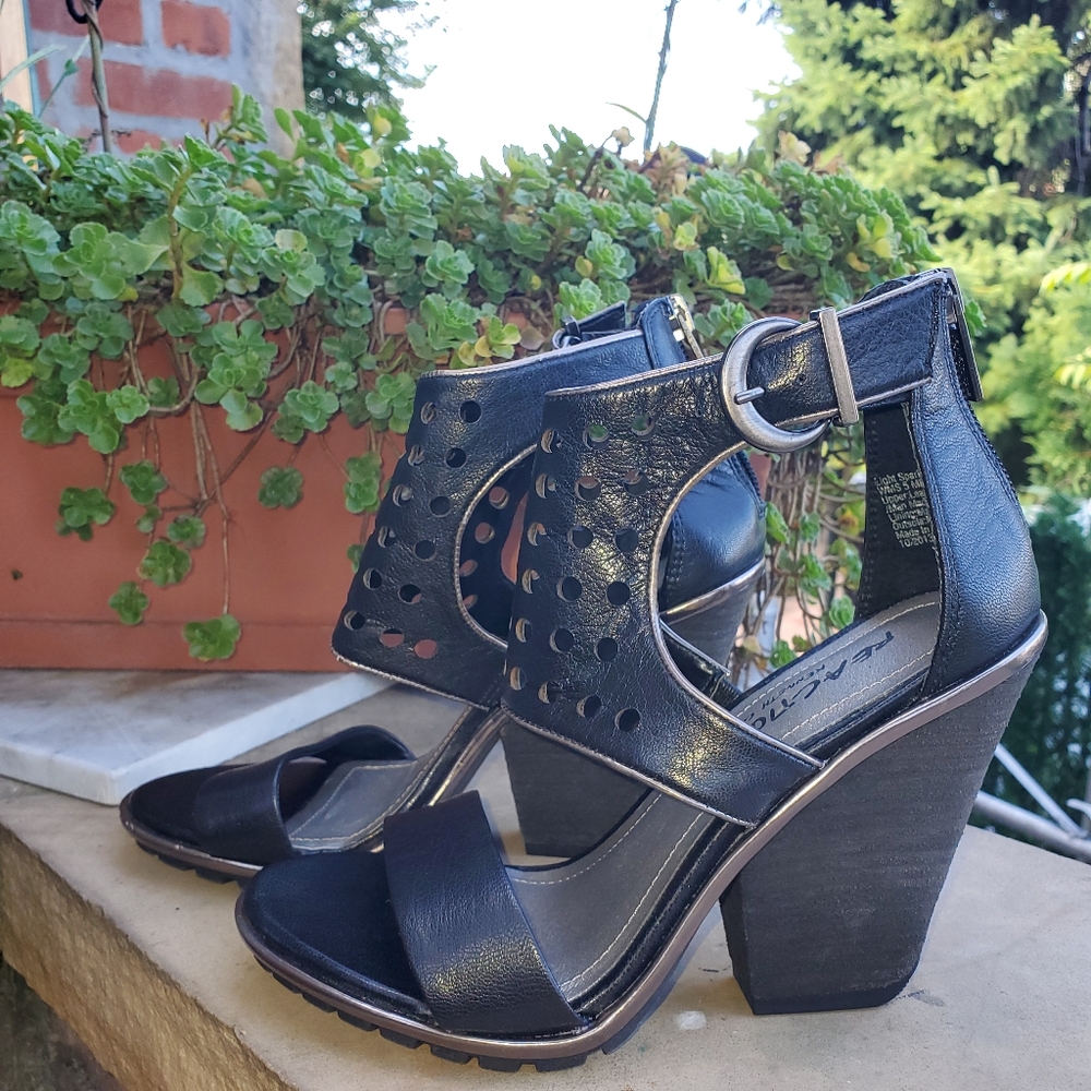 Kenneth Cole Wedge Heels